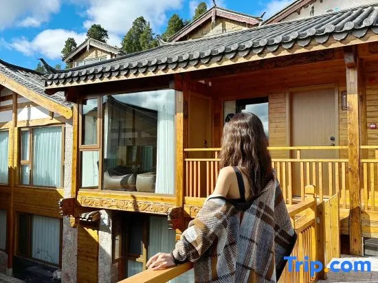 Panoramic View of Snow Mountain in Shanye Rizhao Jinshan (Lijiang Ancient City Branch)