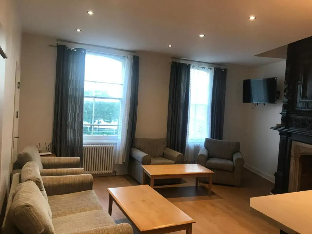 Entire Two Bedrooms Flat with Nice View H2