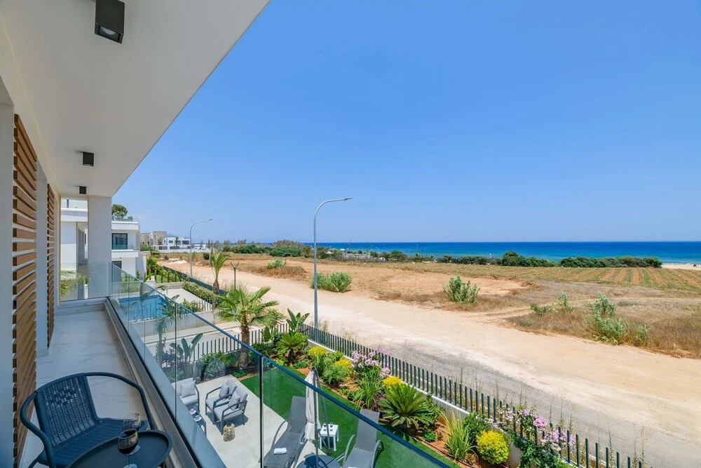 By The Beach Nova Seaview Villa
