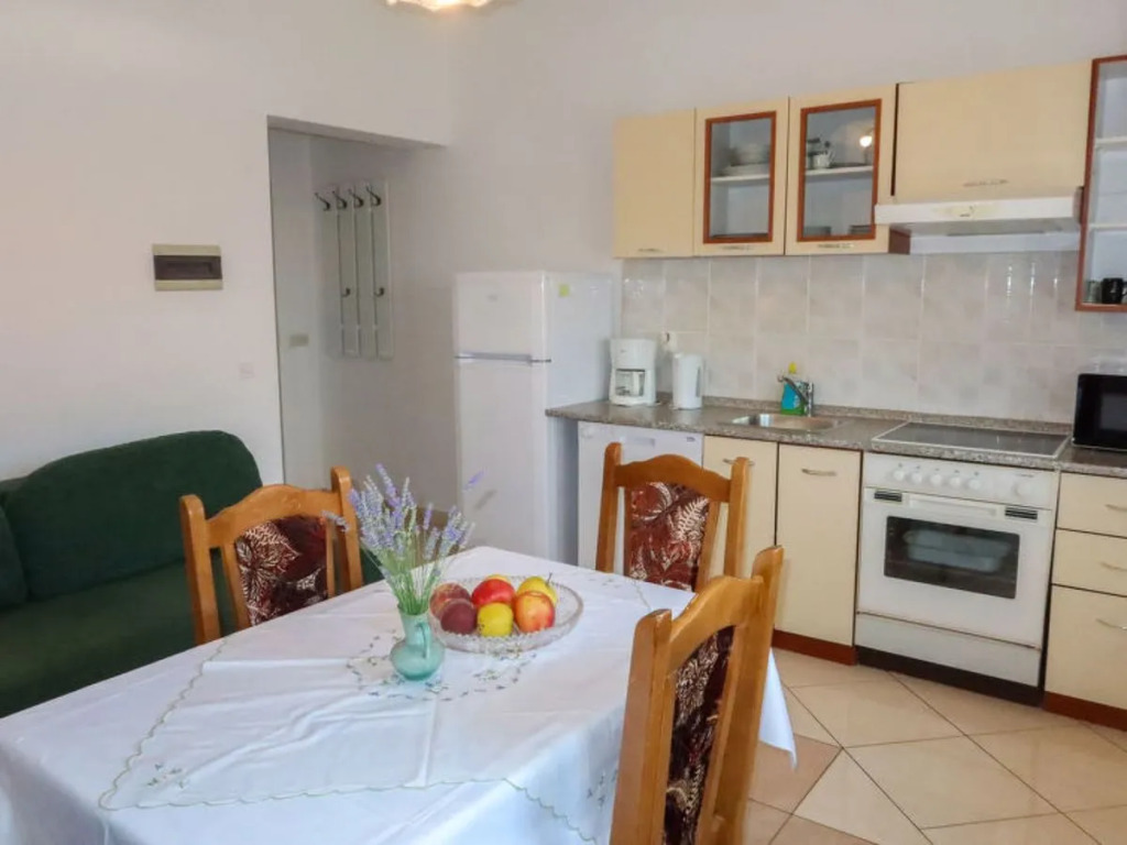 Apartment Yellow Maslenica
