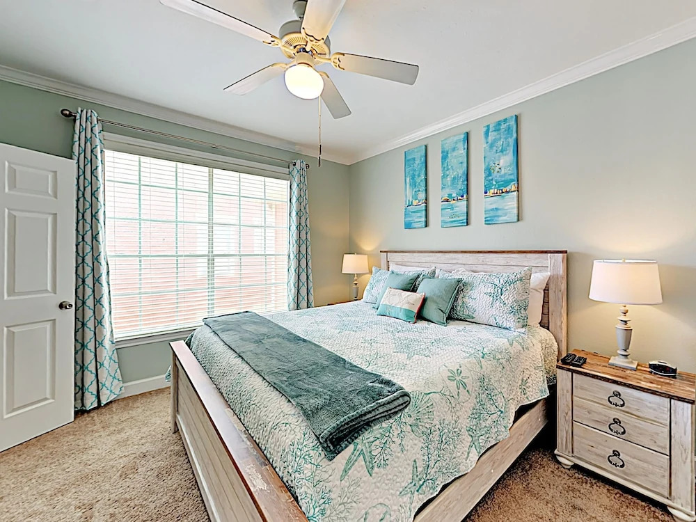 New Listing! Updated : Pool, Hot Tub, Beach 2 Bedroom Condo