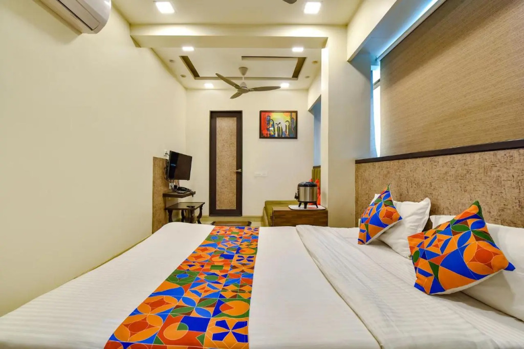 OYO 23289 Hotel Anmol Palace