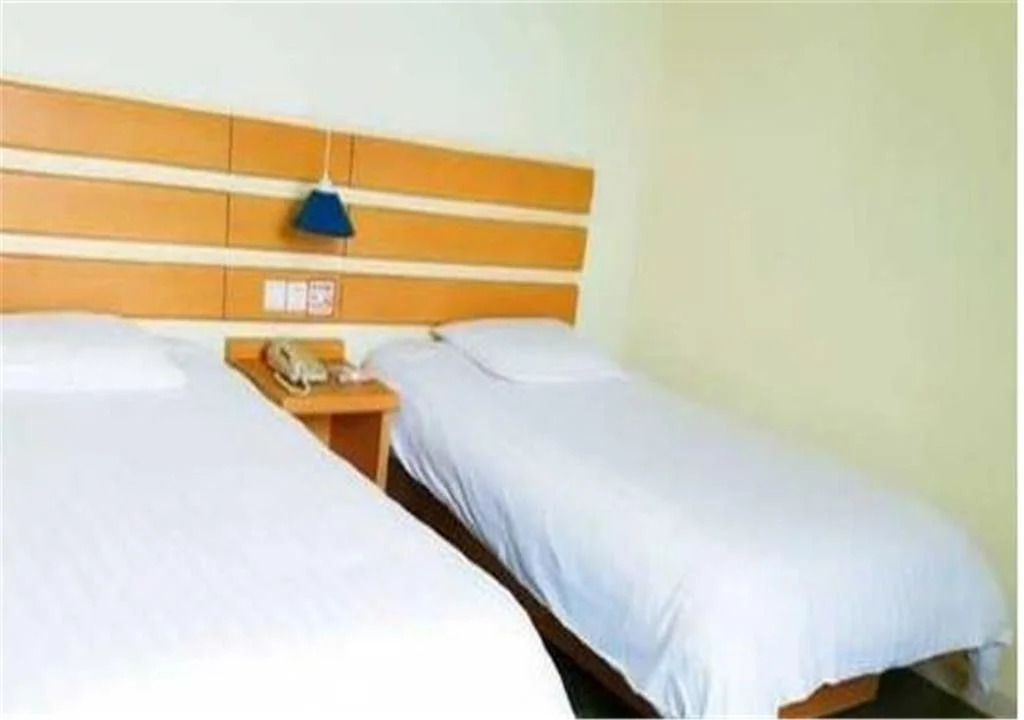 Home Inn Chongqing Wanzhou Gaosuntang Shixian Road Branch