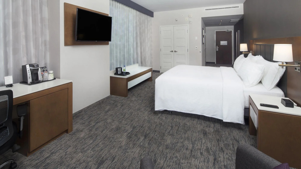 Holiday Inn Hotel & Suites - Montreal Centre-ville Ouest by IHG