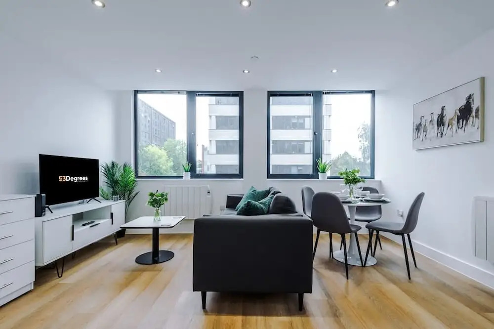 NEW Stylish Apartment Amazing Location Sleeps 4