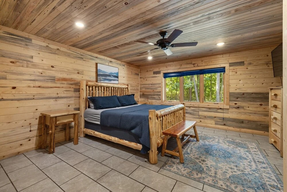 Blue Bass Lodge Pine Getaway With Hot Tub Fire