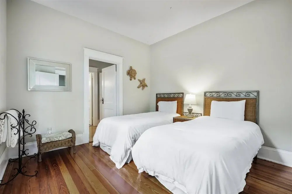 Casa Doble - Two Units, One Location!