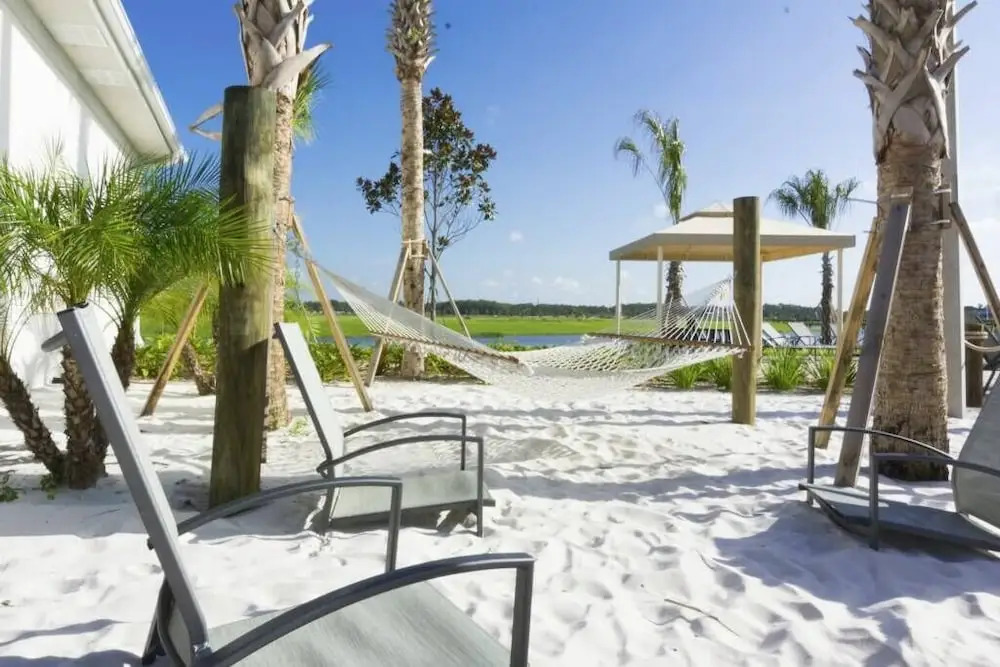Cozy Retreat Near Disney: Apartment With Amenities