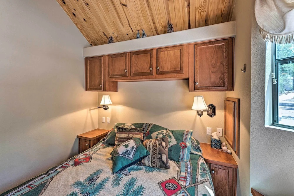 Gateway to Sunrise Resort! Show Low Cabin w/ Deck
