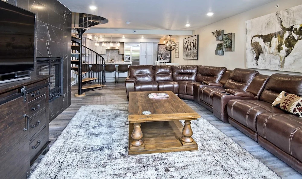 9 Vail Rd. #26 3 Bedroom Condo by RedAwning