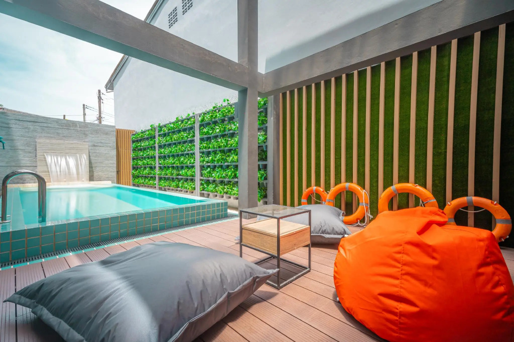 Отель Recenta Style Phuket Town