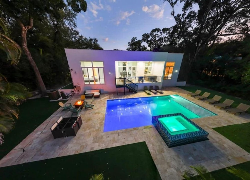 Villa Azul Luxe Retreat Heated Pool