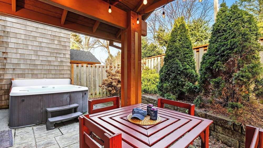 Tides & Timber by Avantstay Lakeside Retreat + Hot Tub + Kayaks + Paddleboard + Bikes Near Beach