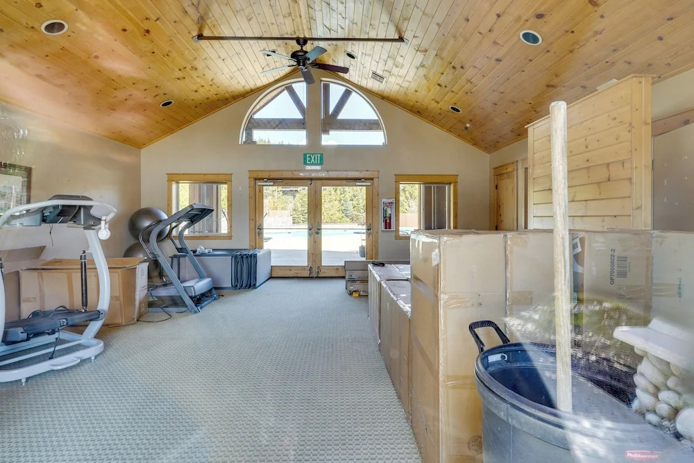 Hot Tub & Fire Pit! Pet-friendly Gem 2 Mi to Lake