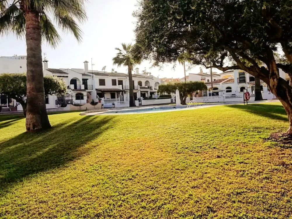 House with 2 Bedrooms in Torrevieja, with Shared Pool, Enclosed Garden And Wifi - 500 M From the Beach