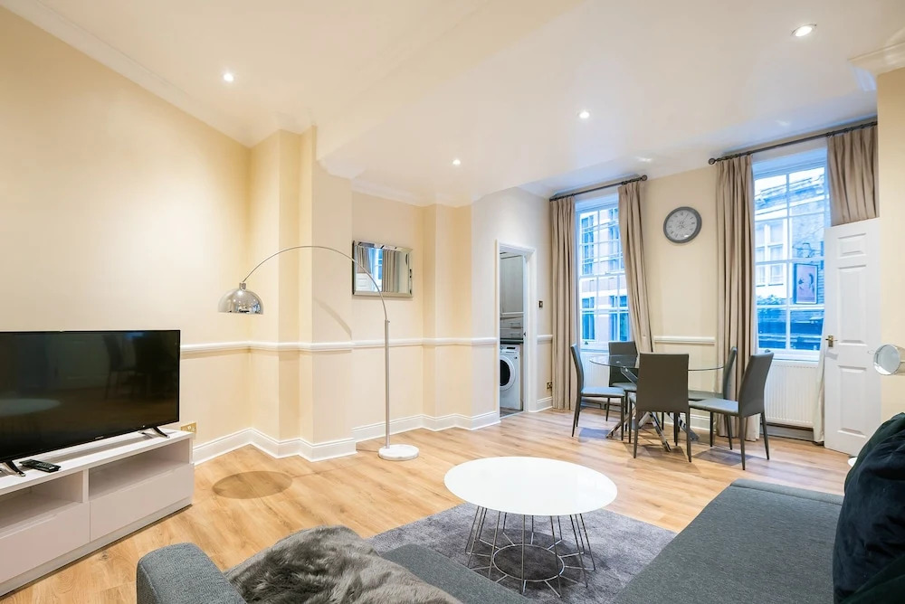 Amazing Two Bed Moments From St Pauls Cathedral A4