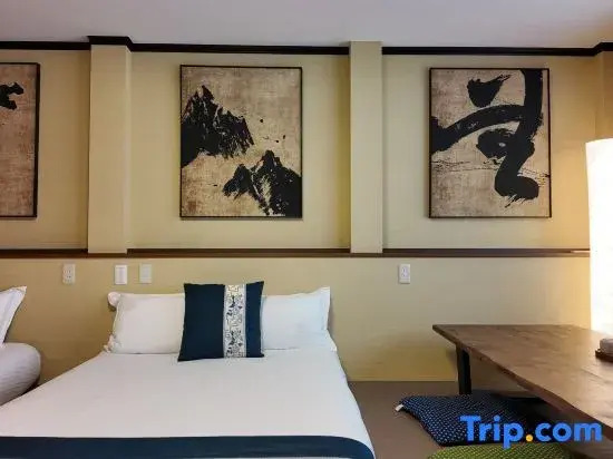 "Jiayi" 3-story building with elevator, 3 bedrooms, 2 bathrooms, 1 living room, 1 kitchen