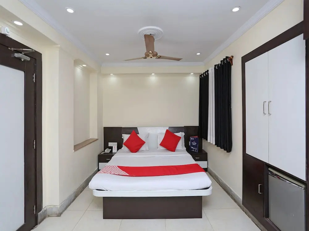 OYO 5249 Hotel Heera International