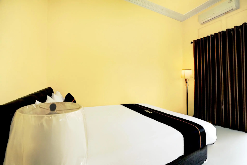 Hotel O Surabaya near Pelangi Park formerly D'best Kutisari
