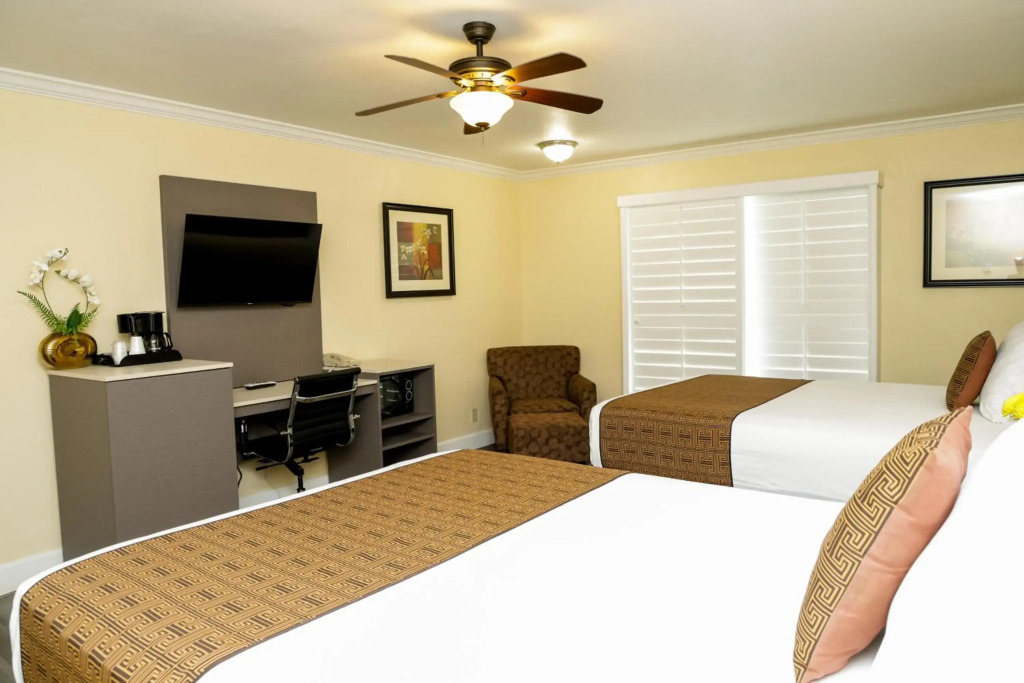 Silver Surf Motel