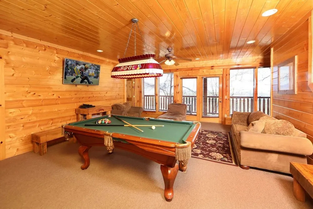 Rising Eagle Lodge - Eight Bedroom Cabin