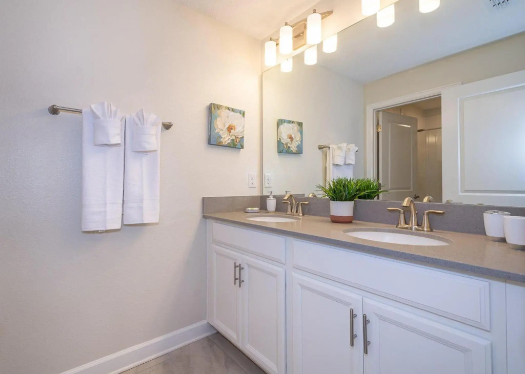 NG4816 Storey Lake Condo 4 bed 3 baths Private Pool & Free Waterpark