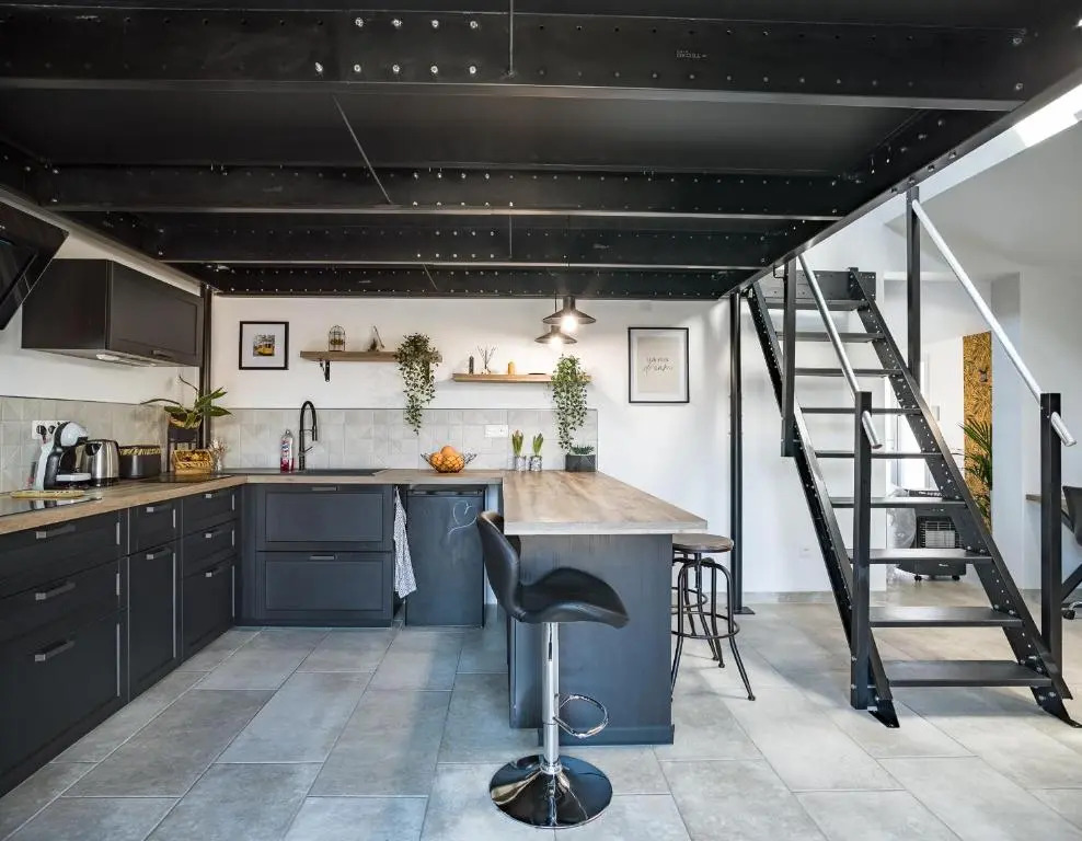 Loft avec jardin et parking privé