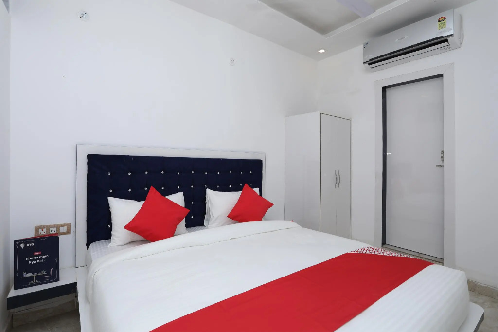 OYO Flagship Hotel Uk-07