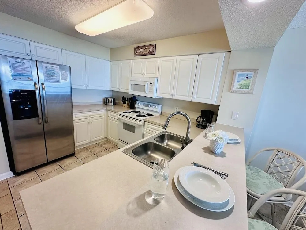 Ashworth 1604 3 Bedroom Condo by RedAwning, North Myrtle Beach