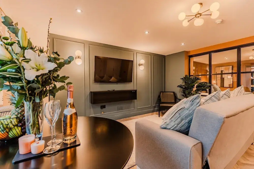Luxury Georgian Aparthotel by Hauss Ayr - 5mins to Beach, Town Centre