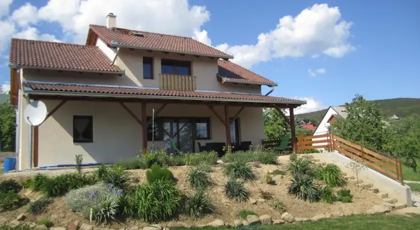 Villa Mandula