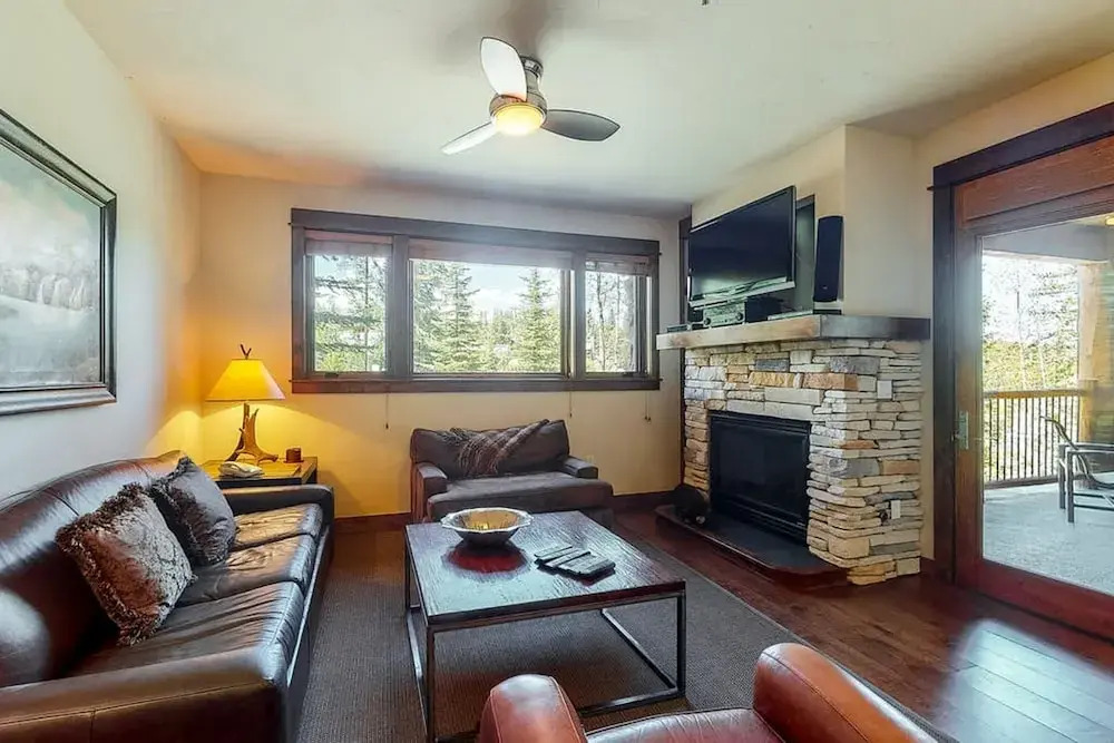 Luxury 2 Bedroom Ski in, Ski out Condo in Breckenridge with Shared Pool, Hot Tub, Arcade, and Bar