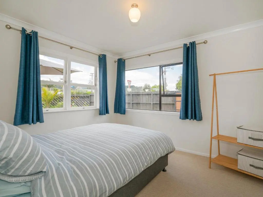 Beach House on Hetherington - Whangamata Home