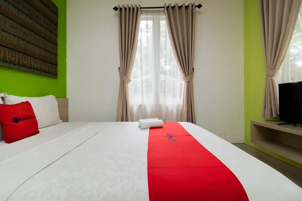 RedDoorz Syariah near Prasetya Mulya Cilandak campus