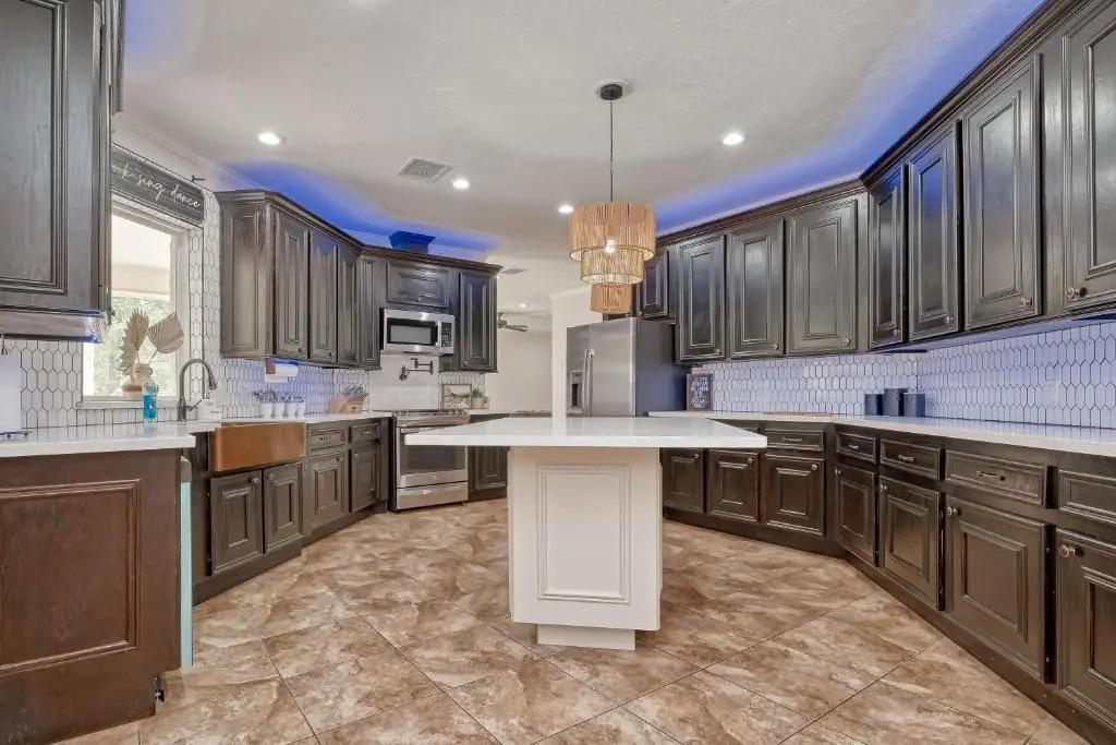 Great Escape With Private Pool and Deck