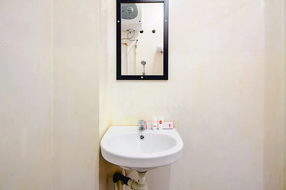 House 24 by OYO Rooms