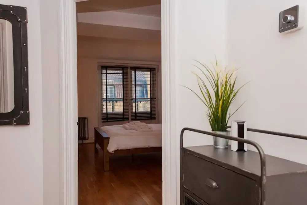 2 Bedroom Flat near Canary Wharf Sleeps 4