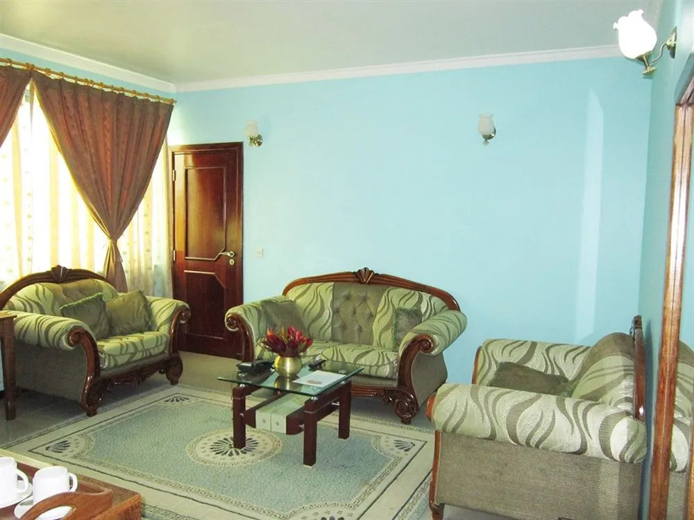 Hifadhi Hotel