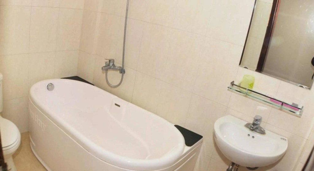 Le Petit Hotel & Travel
