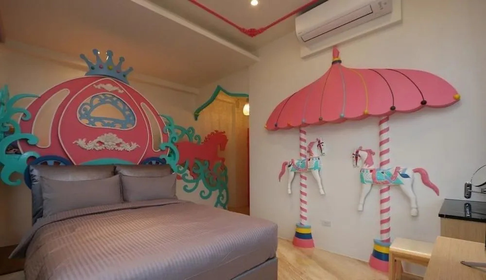 Li Chu Art Paternity B&B