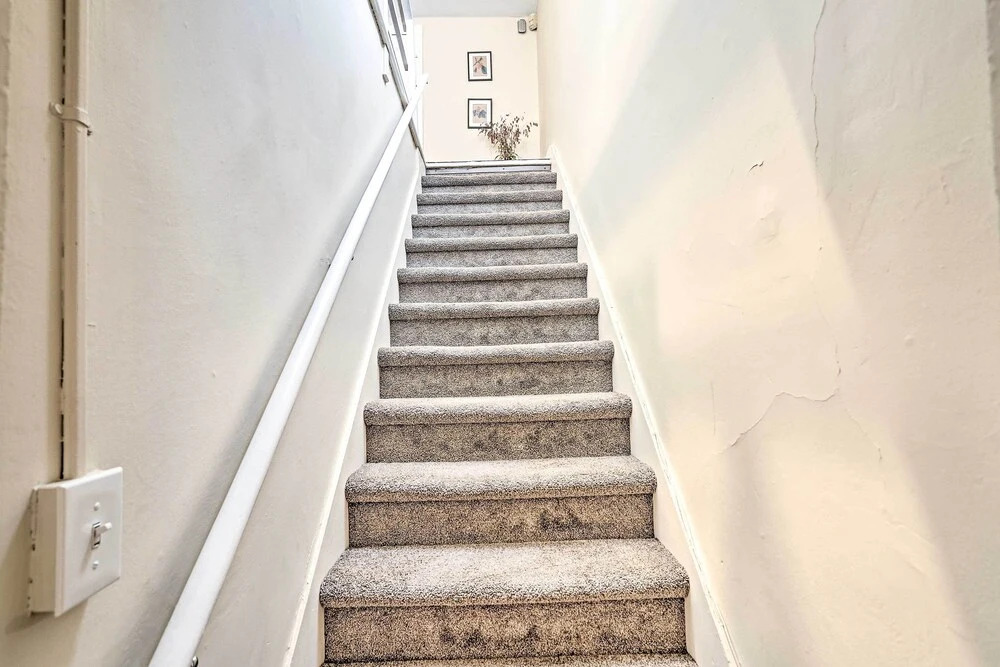 Pet-friendly Apt in 1850's Victorian Mansion!