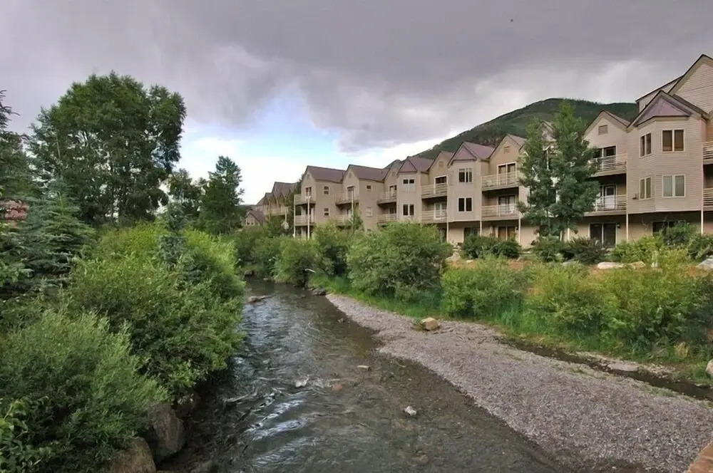 Walk To Ski, Stylish & Bright! Ground Floor, Hot Tub, Pool 1 Bedroom Condo by RedAwning