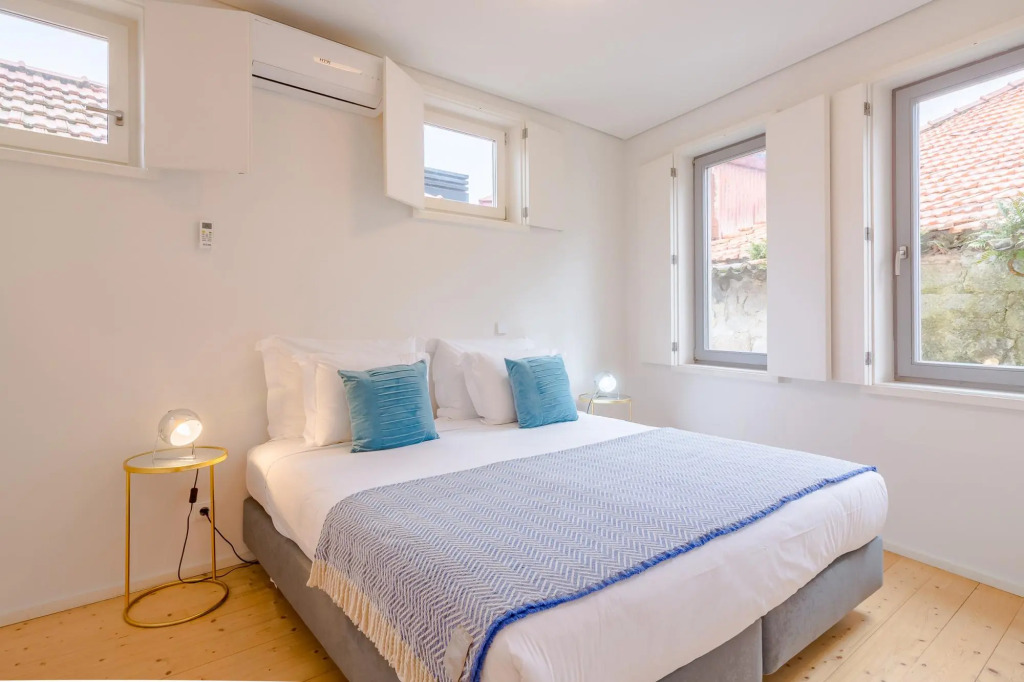Taipas 9 in Oporto With 1 Bedrooms and 1 Bathrooms