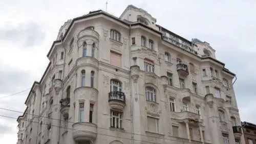 Royal Center Apartment