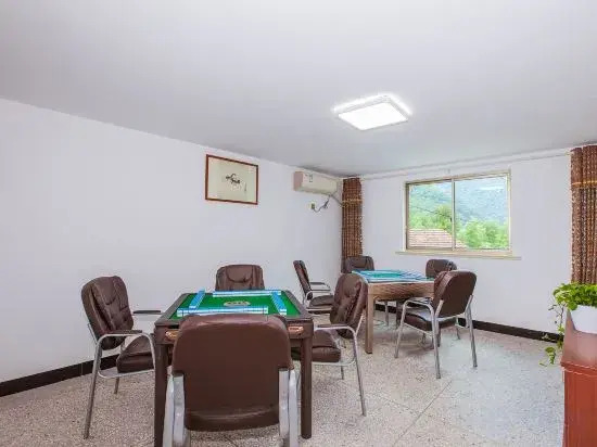 Anji Huifengge · Family-Friendly Vacation Home with Pool, Stream Access, and Mountain Views