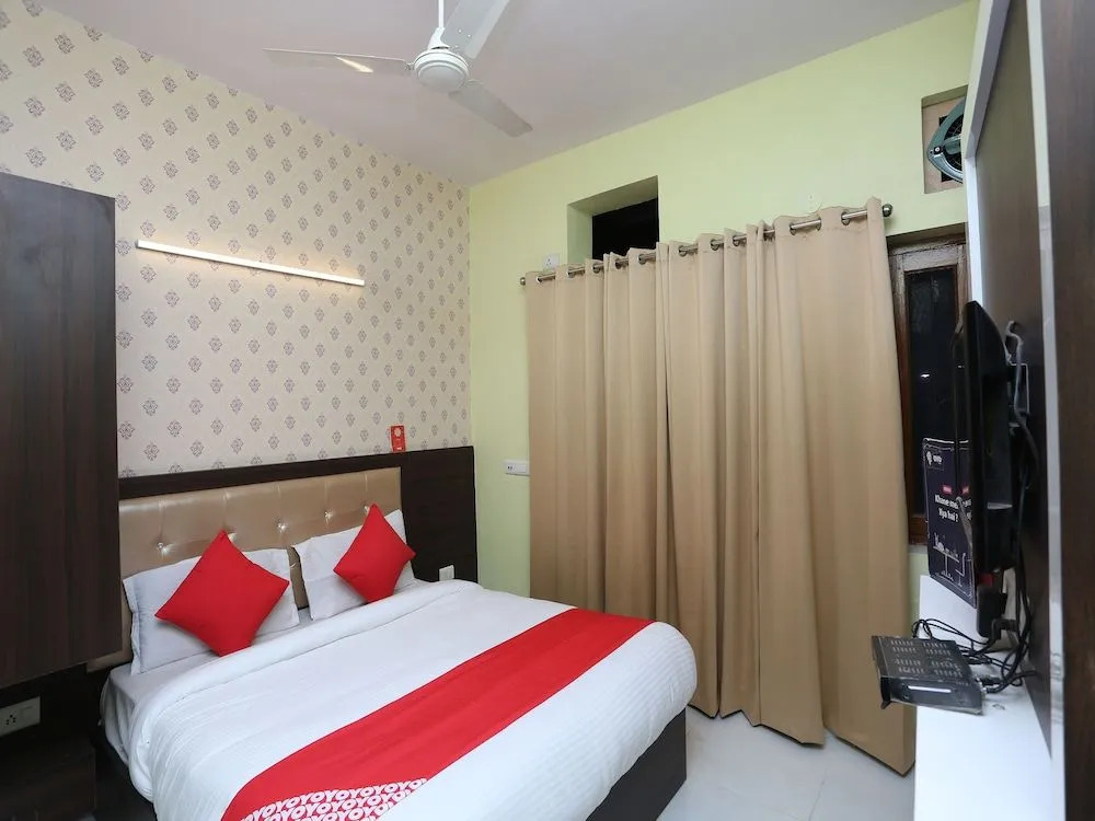 OYO 28264 Chirag House
