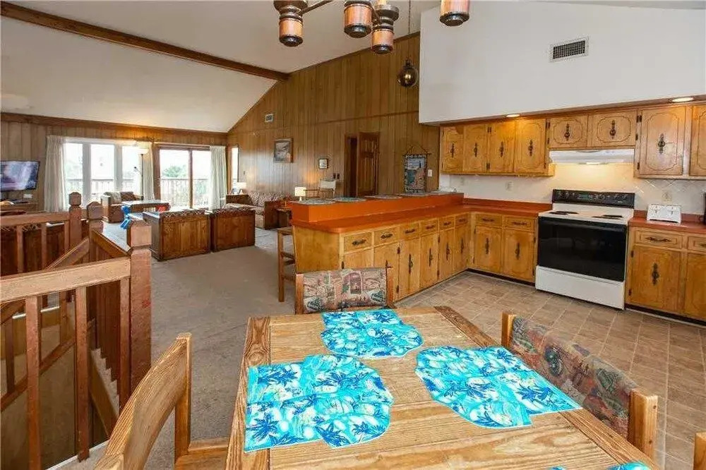 Hess Virginia - 5 Br Home