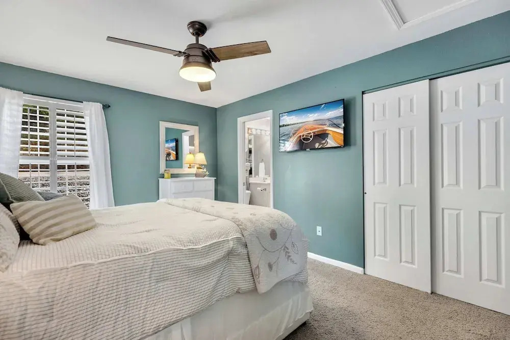 Shore Thing - Lakefront for 12