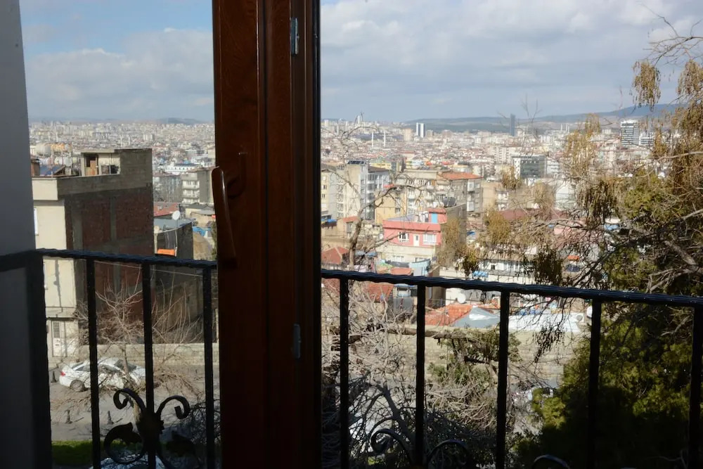Ada Hotel