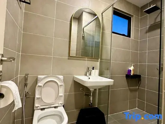 D’pristine 4 bedder sea view condo 36-02A opp legoland
